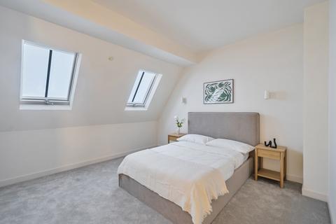 4 bedroom apartment to rent, Voss Court London SW16