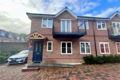 2 bedroom semi-detached house to rent, Institute Road, Marlow SL7