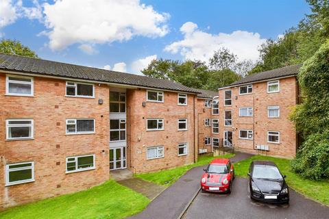 2 bedroom ground floor flat for sale, Hillside Road, Whyteleafe, Surrey