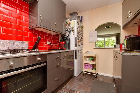 2 bedroom ground floor flat for sale, Hillside Road, Whyteleafe, Surrey