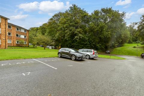 13, Alpha Court Hillside Road, Whyteleafe, CR3 0BU