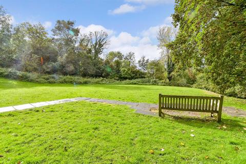 13, Alpha Court Hillside Road, Whyteleafe, CR3 0BU