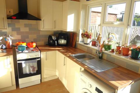 2 bedroom end of terrace house for sale, Winchelsea Close, Banbury