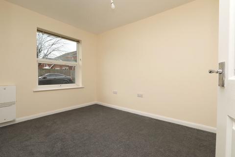 2 bedroom flat for sale, Liverpool Road, Cadishead, M44