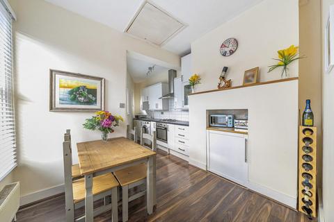 2 bedroom flat for sale, Cambray Road, Balham