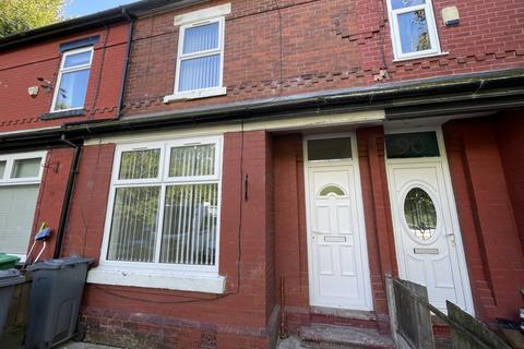 3 bedroom terraced house to rent, Broom Avenue, Manchester, M19