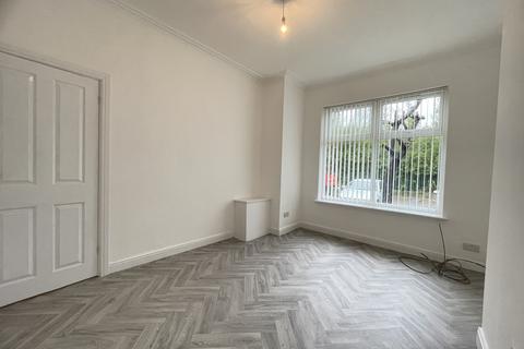 3 bedroom terraced house to rent, Broom Avenue, Manchester, M19