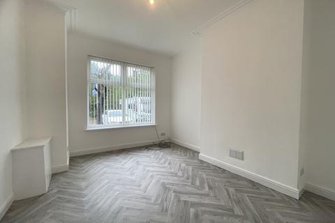 3 bedroom terraced house to rent, Broom Avenue, Manchester, M19