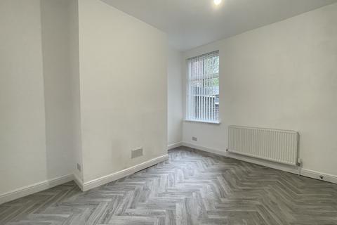 3 bedroom terraced house to rent, Broom Avenue, Manchester, M19