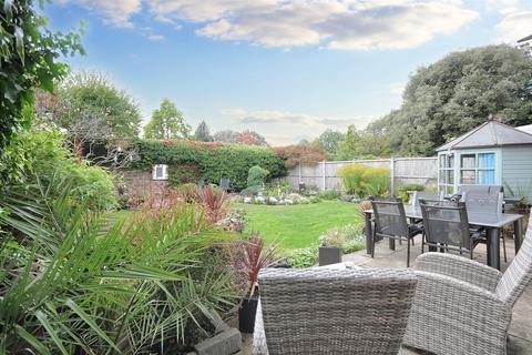 4 bedroom detached house for sale, Sunningdale, Stone