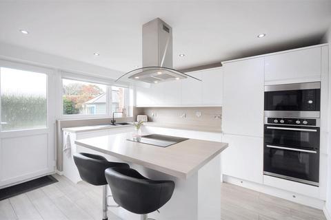 4 bedroom detached house for sale, Sunningdale, Stone