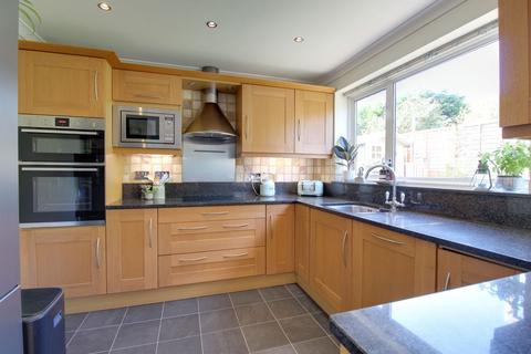 4 bedroom detached house for sale, Woodfield Road, Horsham RH12