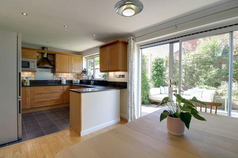 4 bedroom detached house for sale, Woodfield Road, Horsham RH12