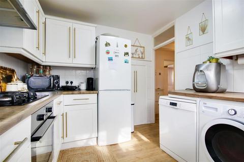 17 Carleton Road, Cheshunt, Waltham Cross, EN8 0BD