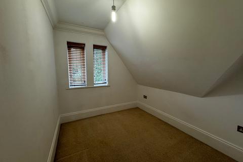 2 bedroom apartment to rent, Rectory Road, Sutton Coldfield B75