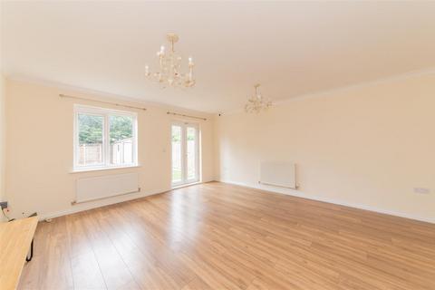 3 bedroom semi-detached house to rent, Bampton Drive, Mill Hill, NW7