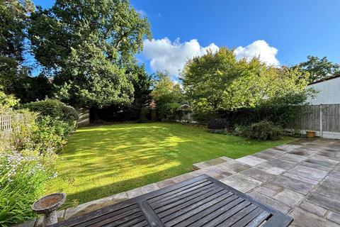 8 Den Close, Beckenham, BR3 6RP