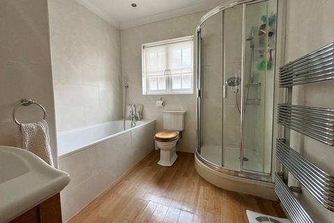 8 Den Close, Beckenham, BR3 6RP