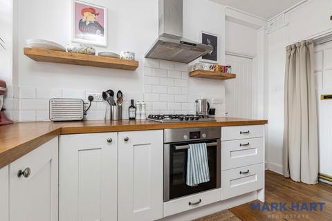 1 bedroom flat for sale, Camberwell Green, London SE5