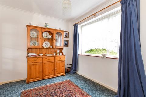 33 Clifton Close, Rochester, ME2 2HG