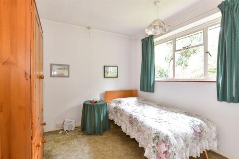 33 Clifton Close, Rochester, ME2 2HG