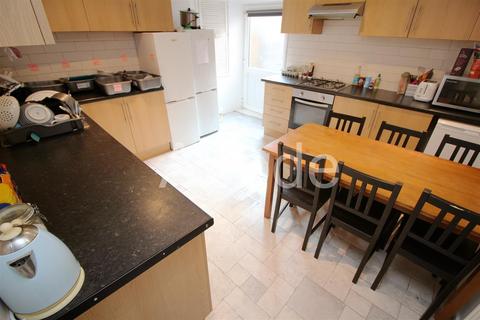 7 bedroom house to rent, Chestnut Avenue, Hyde Park, Leeds