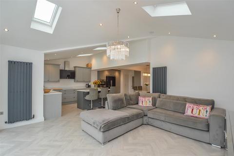 32 Shevon Way, Brentwood, CM14 4PJ