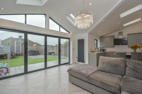 32 Shevon Way, Brentwood, CM14 4PJ