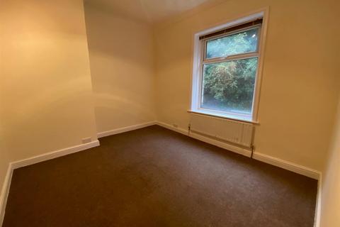 3 bedroom terraced house to rent, Manchester Road, Milnsbridge, Huddersfield