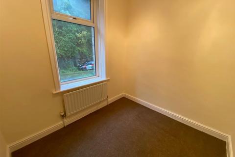 3 bedroom terraced house to rent, Manchester Road, Milnsbridge, Huddersfield