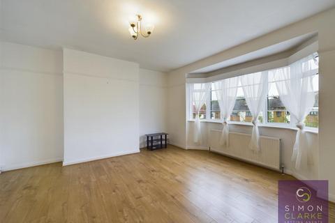 2 bedroom house to rent, The Lindens, Friern Park, London