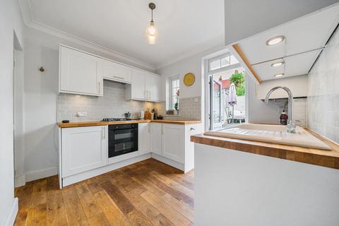 36 Fieldview, London, SW18 3HG