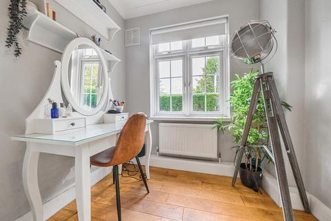 36 Fieldview, London, SW18 3HG