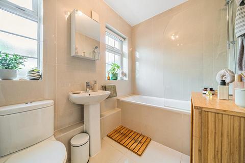 36 Fieldview, London, SW18 3HG