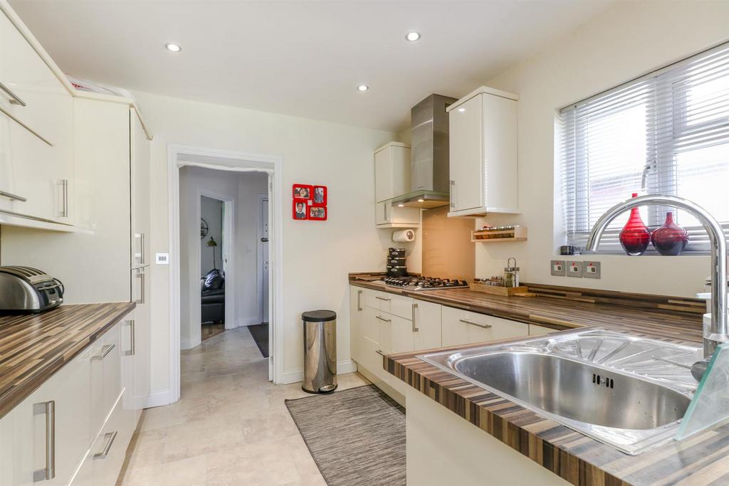 Elmfield Road, London E4 3 bed semidetached house for sale £680,000
