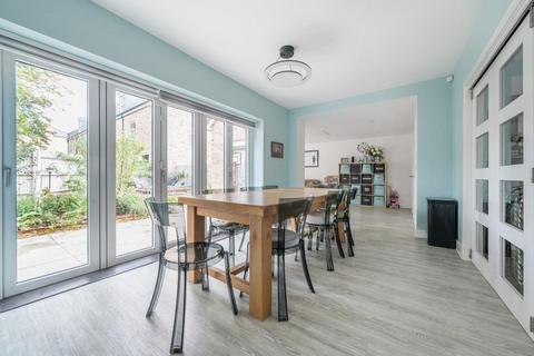 1 Ainsworth Close, London, N20 0FA