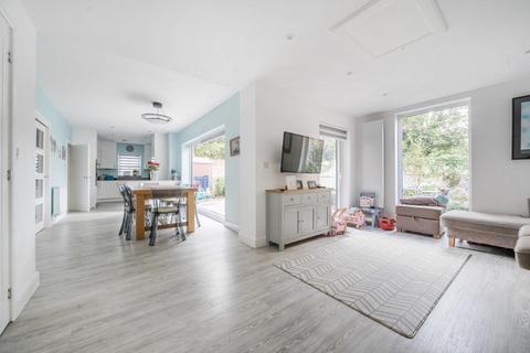 1 Ainsworth Close, London, N20 0FA