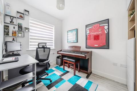 1 Ainsworth Close, London, N20 0FA