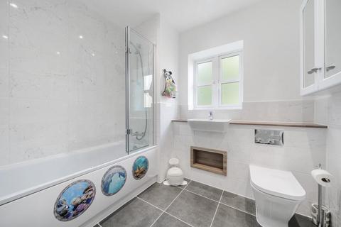 1 Ainsworth Close, London, N20 0FA