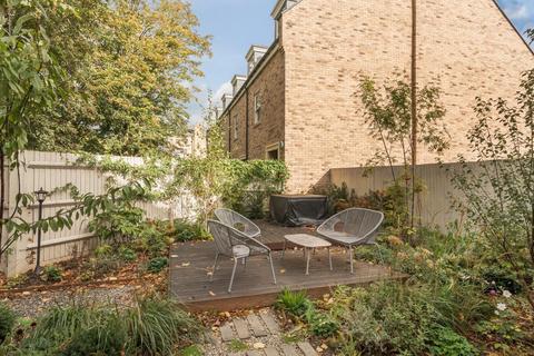 1 Ainsworth Close, London, N20 0FA