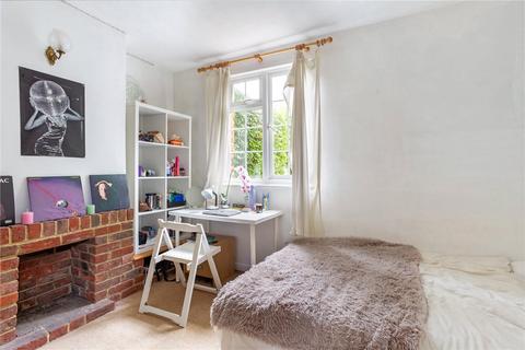 3 bedroom end of terrace house for sale, Victoria Road, Farnham, Surrey, GU9