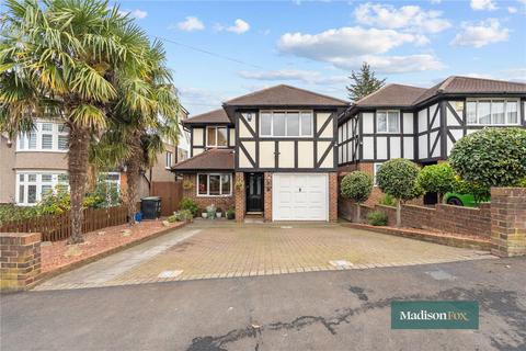 4 bedroom detached house for sale, Stradbroke Grove, Essex IG9