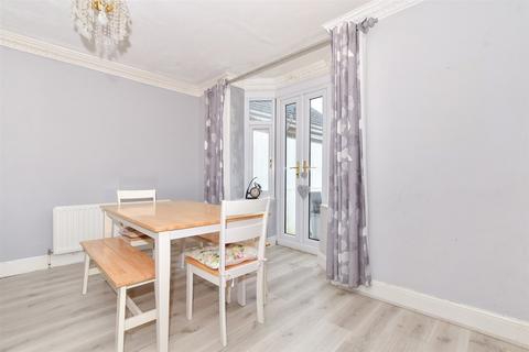 92 Frindsbury Road, Rochester, ME2 4HY