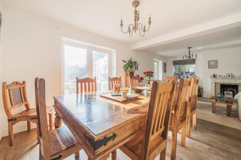 Storrington Hill Road, Hindhead, GU26 6QW