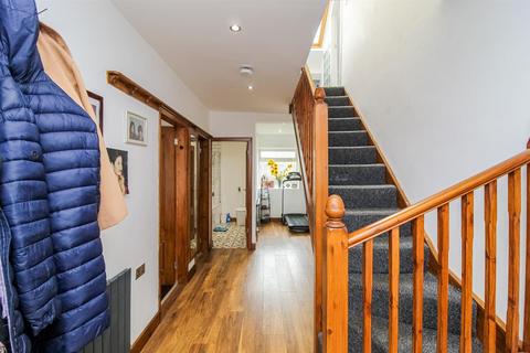 106 Pinderfields Road, Wakefield, WF1 3PL