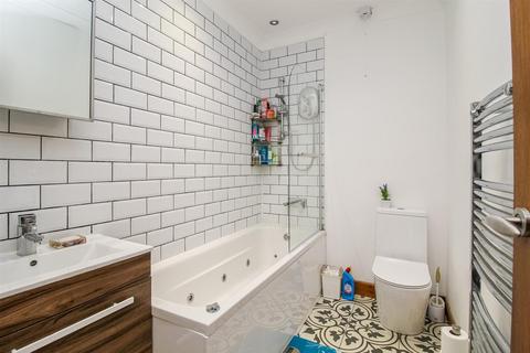 106 Pinderfields Road, Wakefield, WF1 3PL