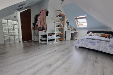 106 Pinderfields Road, Wakefield, WF1 3PL