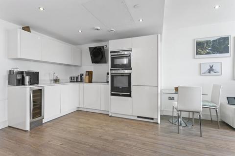 1 bedroom apartment to rent, Altitude Point, London E1