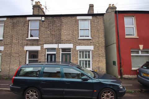 2 bedroom end of terrace house to rent, Thoday Street, Cambridge CB1