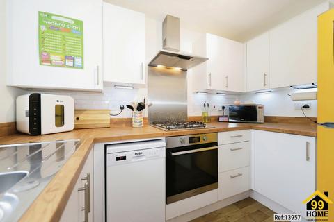 18 Gittins Park, Wombourne, Wolverhampton, WV5 0NR